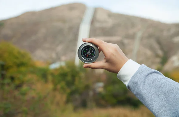Woman Hand Magnetic Compass Mountains — Stock Photo, Image