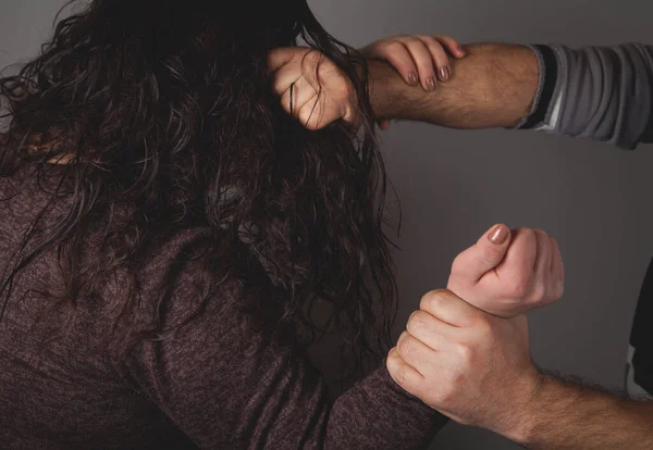 Hombre Golpea Mujer Triste Violencia Doméstica — Foto de Stock