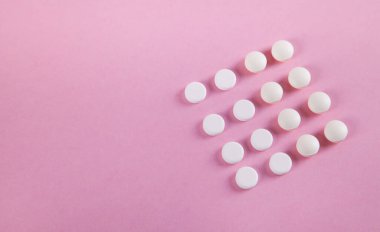 Haplar pembe arka planda izole edilir.. 