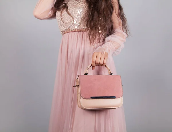 Mujer Moda Hermoso Vestido Con Bolso Mano —  Fotos de Stock