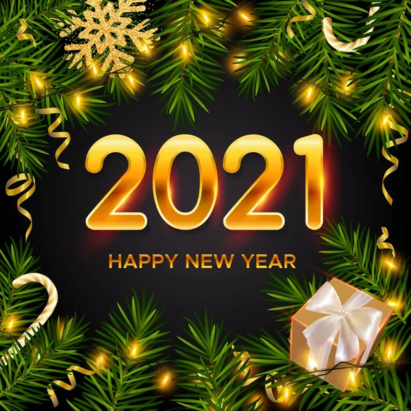 2021 рік на новорічному тлі з реалістичними гілками сосни, блискучими гірляндами, подарунковою коробкою, цукерками, серпантином, блискучою золотою сніжинкою. Новорічні та Різдвяні вітальні листівки, плакат, листівка, банер — стоковий вектор