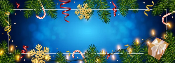 Fondo azul de Navidad con ramas de pino realistas, guirnaldas brillantes, caja de regalos, dulces, copos de nieve de oro brillante, oropel. Plantilla para la tarjeta de felicitación de Navidad y Año Nuevo, cartel, postal, pancarta — Vector de stock