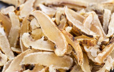 Dilimlenmiş kavrulmuş cowskin yemek için hazır kurutulmuş