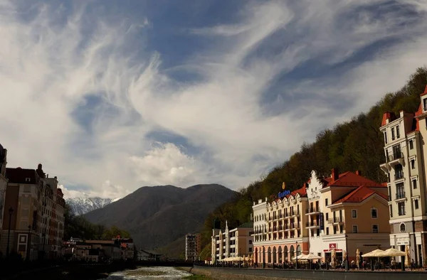 Sotschi, Russland, 17-04-2016, Skigebiet Rosa Khutor. April. — Stockfoto