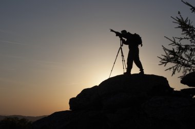 Günbatımında insan silueti. Tasarım elementi