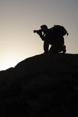 Günbatımında insan silueti. Tasarım elementi