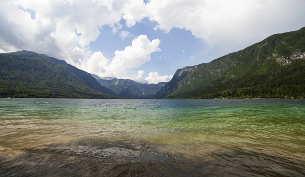 Um belo lago — Fotografia de Stock