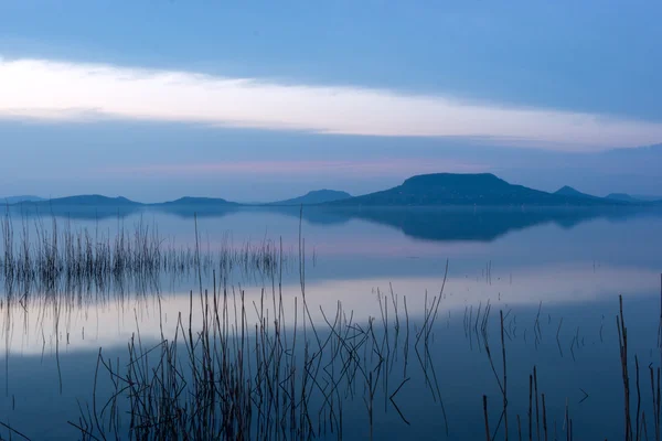 Jezero balaton po západu slunce — Stock fotografie