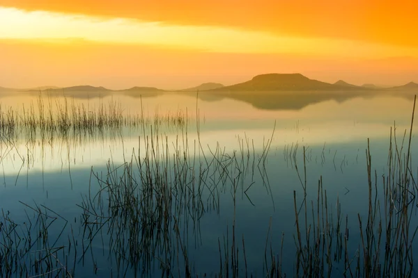 Lago Balaton após o pôr do sol — Fotografia de Stock