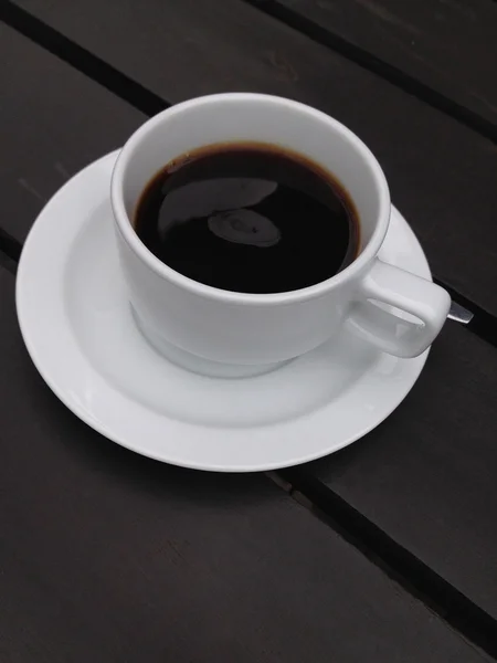 Coffee cup on the black table — Stock Photo, Image