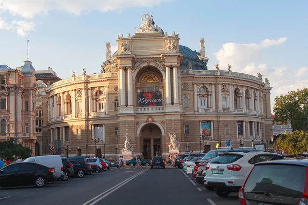 Odessa, Ukrayna - 24 Ağustos 2015: Görünüm tiyatronun Odessa Ulusal Akademik opera ve Balesi