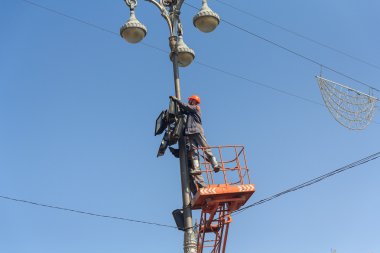 Kiev, Ukrayna - 18 Eylül 2015: elektrik ışığı tamiri
