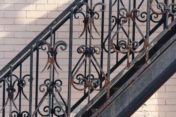 Rusty vintage black forged metal fence. Architecture — Stock Photo, Image