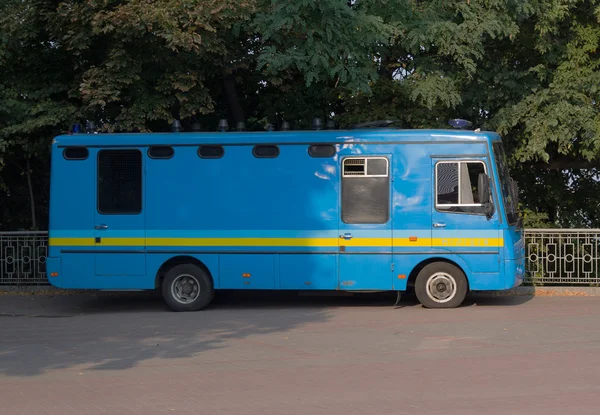 Kijów, Ukraina - 03 września 2015: Specjalne policji autobus zaparkowany w pobliżu Rady Najwyższej Ukrainy — Zdjęcie stockowe