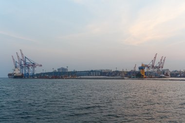 Akşam limanına panoramik görünüm. Odessa, Ukrayna