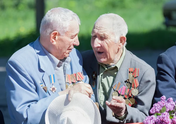 Makeevka, Ukrayna - 7 Mayıs 2014: Gaziler, İkinci Dünya Savaşı sırasında faşizm üzerinde zafer yıldönümü kutlamaları