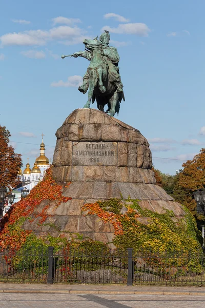 Monumento a Bogdan Khmelnitsky en la plaza de Sofía. Kiev, Ucrania —  Fotos de Stock