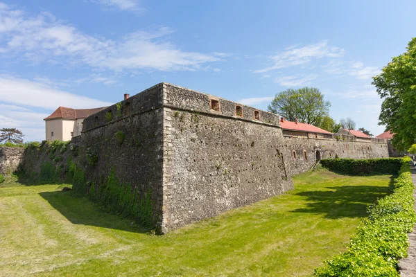 Mauern und mittelalterliche Burg Uschhorod. Ukraine — Stockfoto