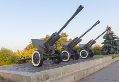 76-mm tümen topu M1942 Anıtı (Zis-3)