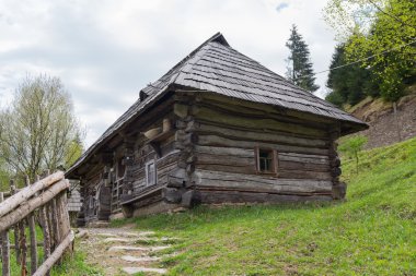 Eski ahşap evi Ukrayna köylü. Kolochava, Ukrayna