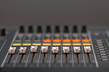 Equalizer'ı ve amplifikatör Mikser şalter-in ses antremanı. Müzik