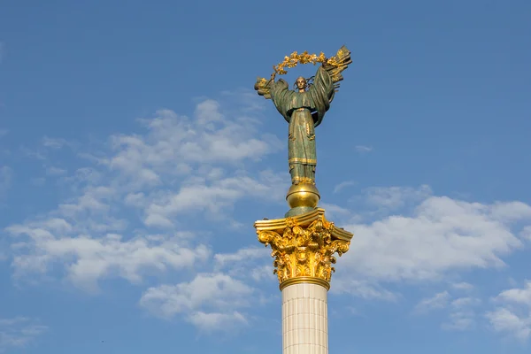 Bağımsızlık Anıtı bağımsızlık Meydanı'nda. Kiev, Ukrayna — Stok fotoğraf