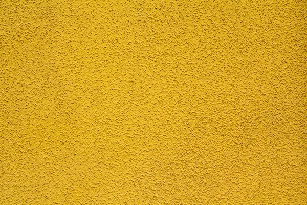 家の壁に黄色の漆喰のレリーフ。背景と t — ストック写真