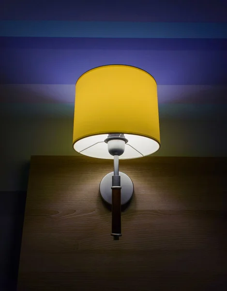 Lampe mit gelb — Stockfoto
