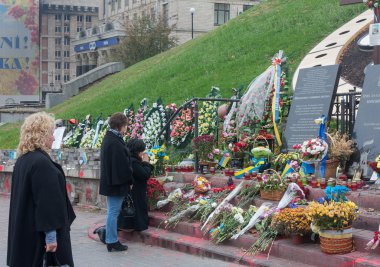 Kiev, Ukrayna - 04 Ekim 2014: Geçici anma töreninde Maydan