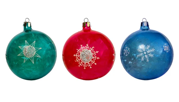 Veelkleurige ballen op kerstboom op een witte achtergrond — Stockfoto