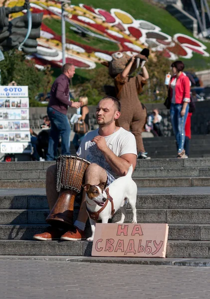 Україна, Київ - вересні 10,2013: хлопцю грати великий, c — стокове фото