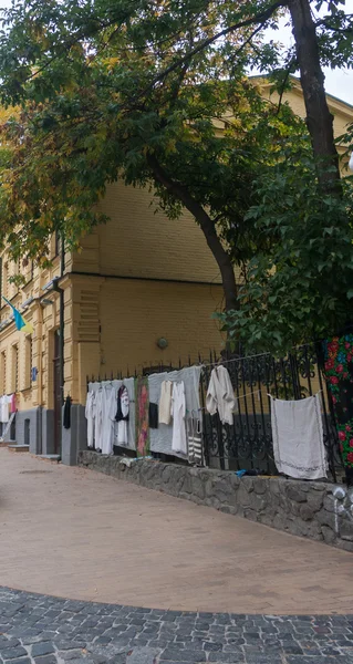 Venda de trajes nacionais em Kiev, Ucrânia — Fotografia de Stock