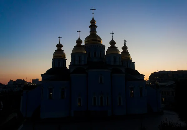 Monasterio de cúpula dorada de San Miguel al atardecer, Kiev, Ukrai — Foto de Stock