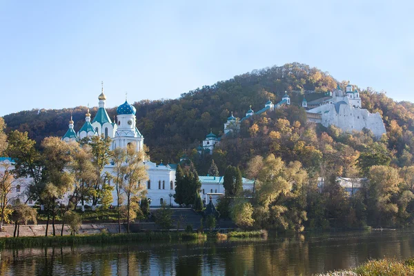 Церковь на меловой скале в Святогорье, Украина — стоковое фото