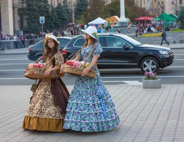 Ukrayna, Kiev - Eylül 11,2013: kızlar tarihi kostümleri
