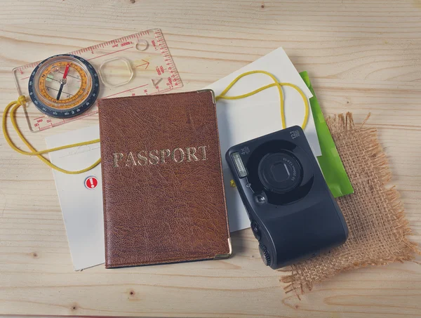 Passaporte, bússola, câmara. Conjunto de viagem turista — Fotografia de Stock