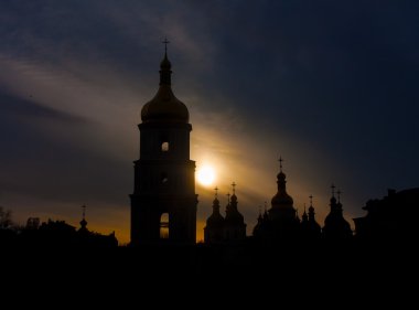 Gün batımında St. Sophia Katedrali. Kiev, Ukrayna