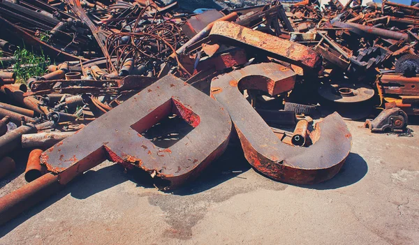 Rusty scrap metal in the yard — Stock Photo, Image