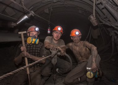 Donetsk, Ukrayna - 14 Mart 2014: madenciler undergrou çalışma
