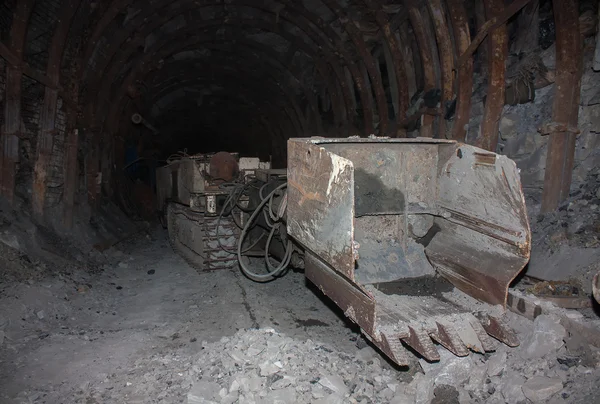 Máquinas mineras en minas subterráneas. Ucrania, Donetsk — Foto de Stock