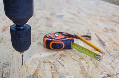 Matkap, rulet ve kereste. Tamir ve inşaatı