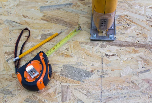 Jigsaw, rulet ve kereste. Tamir ve inşaatı