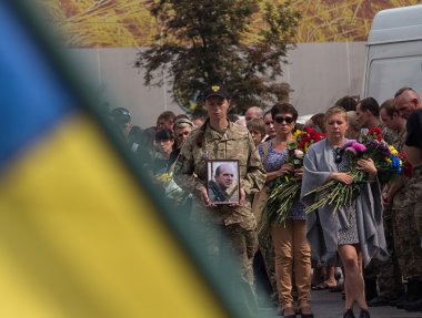 Kiev, Ukrayna - 04 Eylül 2015: Cenaze hizmeti gönüllü olarak önünde ölüme