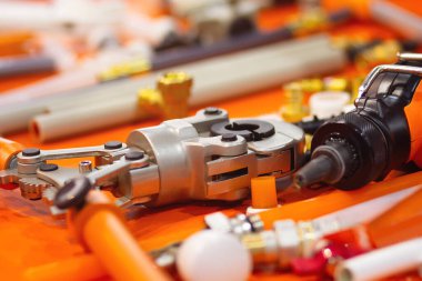 Su boruları ve uzman danışman PEX-AL-PEX için el aletleri. Tesisat endüstrisi