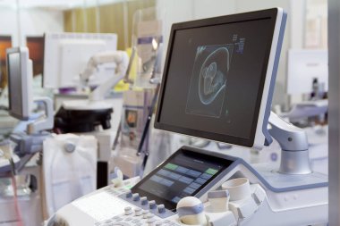 Sergi salonunda yeni tıbbi ekipmanlar var. İlaç.