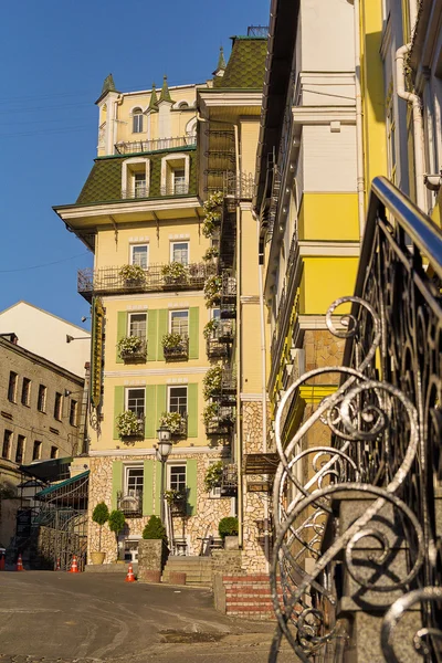 Фасад будинку в історичній частині Києва. Україна — стокове фото