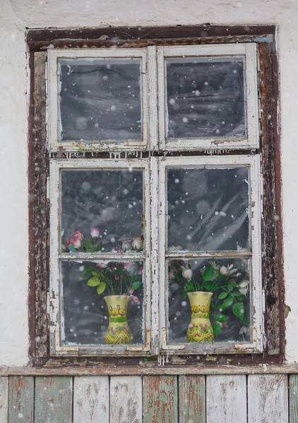 A window in an old farmhouse — Stock Photo, Image