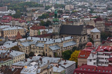 Lviv Merkezi eski binalarda. Üstten Görünüm