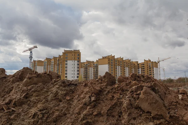 Trabajos de excavación durante la construcción de nuevas viviendas — Foto de Stock
