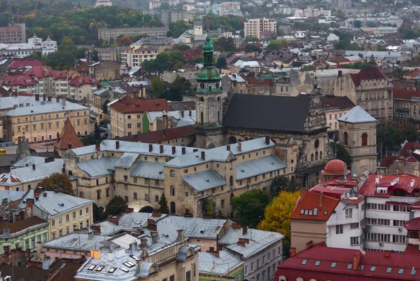 Gamla byggnader i centrum av Lviv. Ovanifrån — Stockfoto